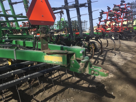 2012 John Deere 2210 Field Cultivator