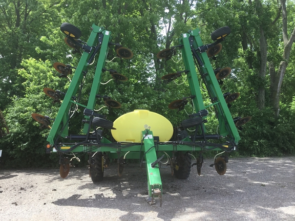 2009 Fast Distributing 8100L Fertilizer Spreader