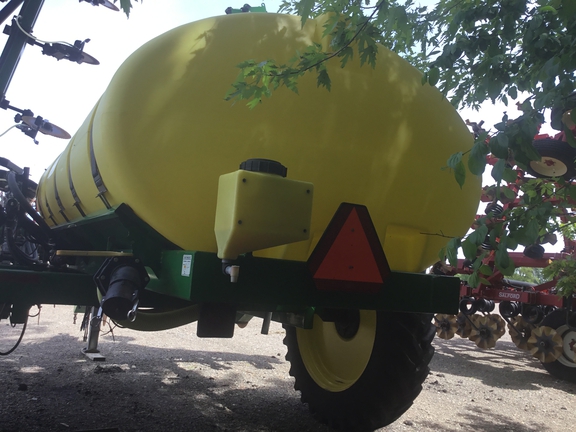 2009 Fast Distributing 8100L Fertilizer Spreader