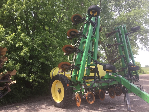 2009 Fast Distributing 8100L Fertilizer Spreader