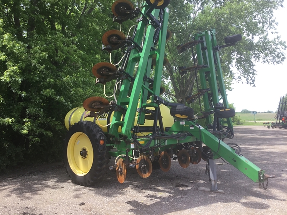 2009 Fast Distributing 8100L Fertilizer Spreader