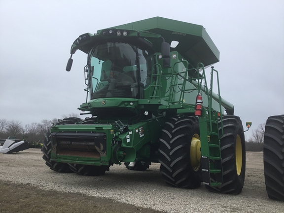 2022 John Deere S780 Combine