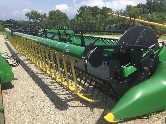 2022 John Deere RD40F Header Combine