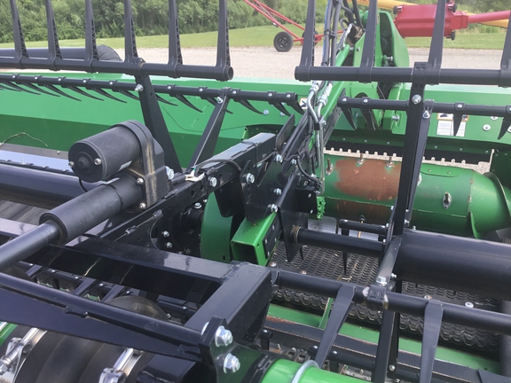 2022 John Deere RD40F Header Combine