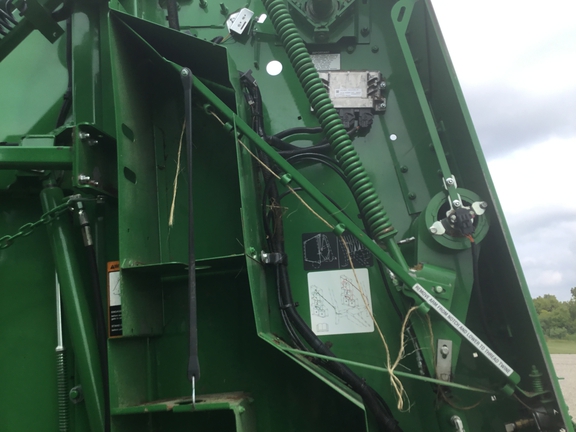 2022 John Deere 560R Baler/Round