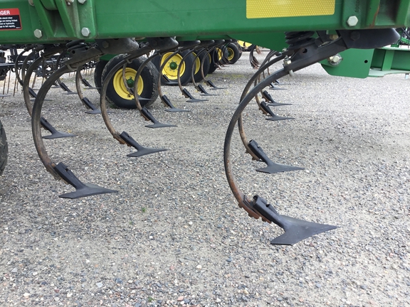 2009 John Deere 2210 Field Cultivator