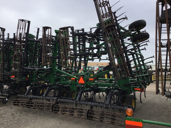 2009 John Deere 2210 Field Cultivator