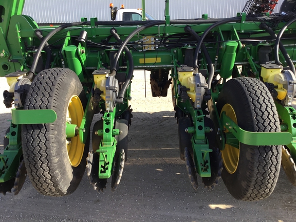 2013 John Deere 1770NT CCS Planter