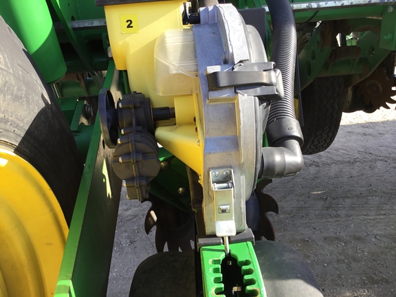 2013 John Deere 1770NT CCS Planter