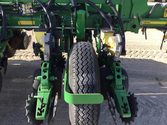 2013 John Deere 1770NT CCS Planter