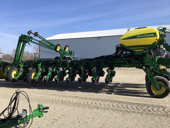 2013 John Deere 1770NT CCS Planter