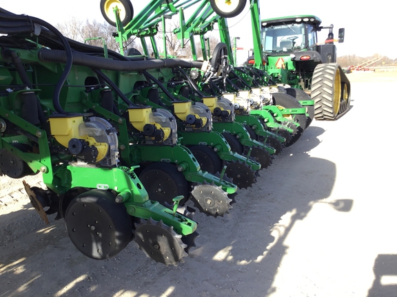 2013 John Deere 1770NT CCS Planter