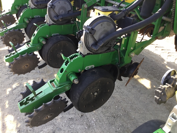 2013 John Deere 1770NT CCS Planter