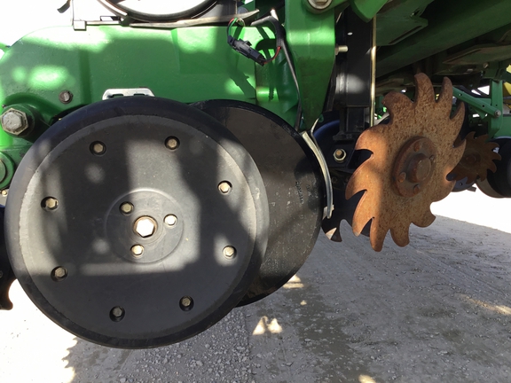 2013 John Deere 1770NT CCS Planter