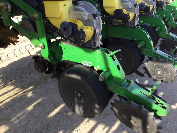 2013 John Deere 1770NT CCS Planter