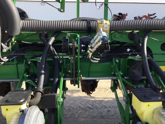 2013 John Deere 1770NT CCS Planter