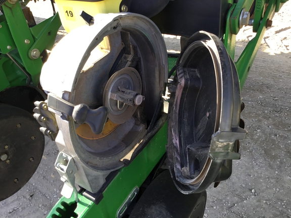 2013 John Deere 1770NT CCS Planter