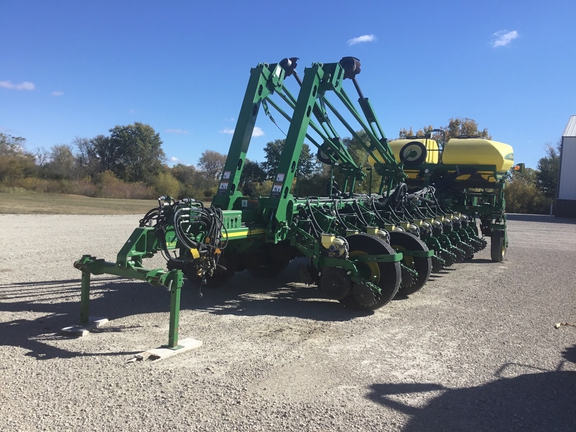 2013 John Deere 1770NT CCS Planter