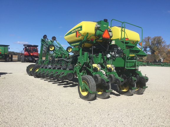 2013 John Deere 1770NT CCS Planter