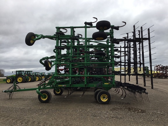 2012 John Deere 2410 Chisel Plow