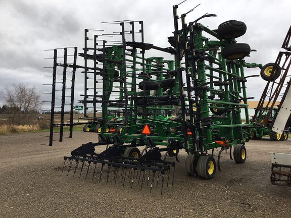 2012 John Deere 2410 Chisel Plow