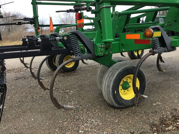 2012 John Deere 2410 Chisel Plow