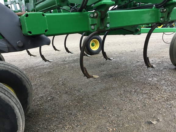 2012 John Deere 2410 Chisel Plow