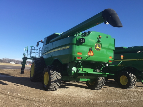 2019 John Deere S760 Combine