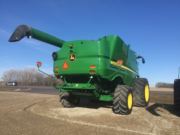 2019 John Deere S760 Combine