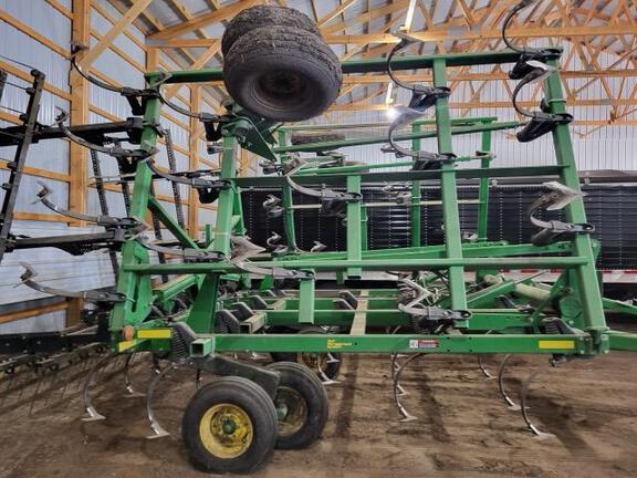 2012 John Deere 2210 Field Cultivator