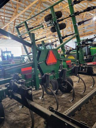 2012 John Deere 2210 Field Cultivator