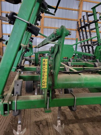 2012 John Deere 2210 Field Cultivator