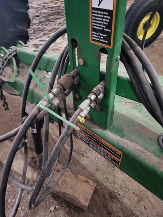 2012 John Deere 2210 Field Cultivator