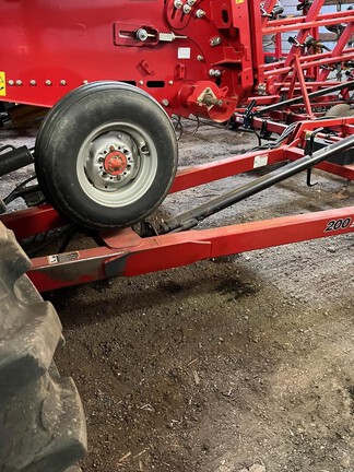 2010 Case IH TIGERMATE 200 Field Cultivator