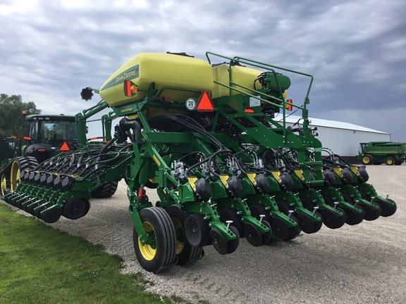 2021 John Deere 1795 Planter
