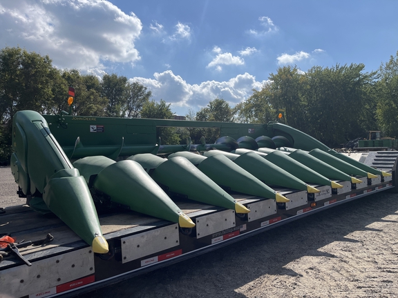 2009 John Deere 608C StalkMaster Header Corn Head