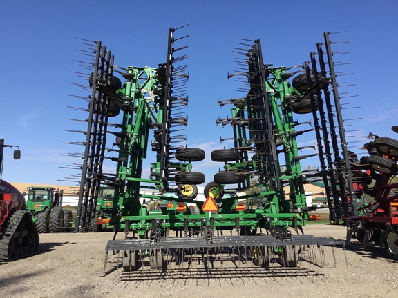 2013 John Deere 2210 Field Cultivator