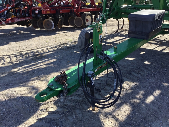 2013 John Deere 2210 Field Cultivator