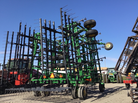 2013 John Deere 2210 Field Cultivator