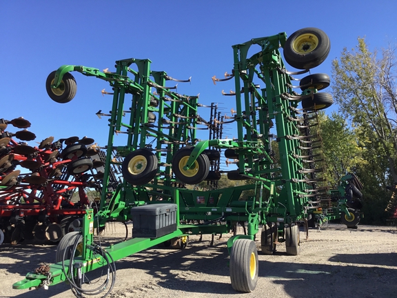 2013 John Deere 2210 Field Cultivator