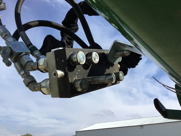 2022 John Deere 660R Loader