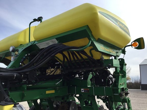 2013 John Deere 1770NT CCS Planter