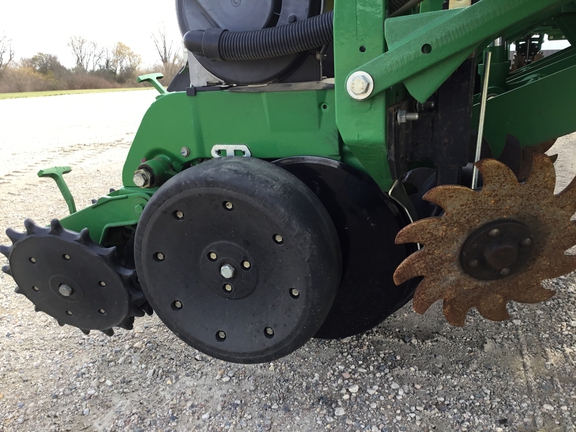 2013 John Deere 1770NT CCS Planter