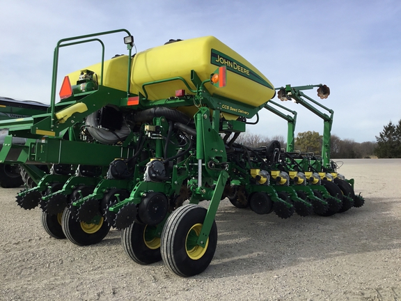2013 John Deere 1770NT CCS Planter