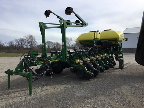 2013 John Deere 1770NT CCS Planter