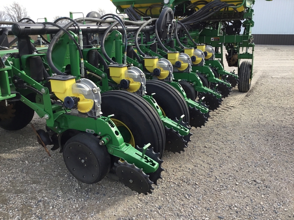 2013 John Deere 1770NT CCS Planter