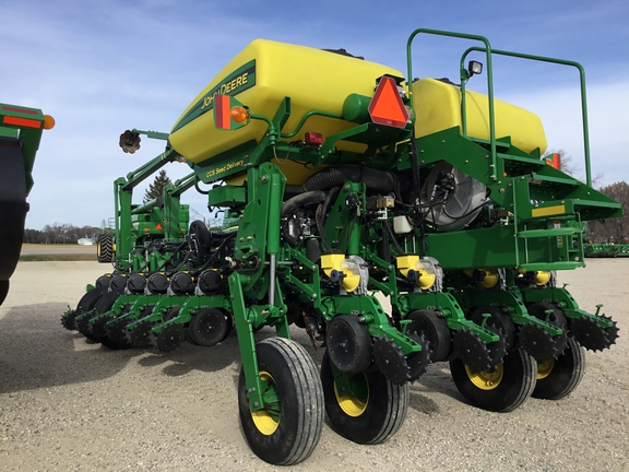 2013 John Deere 1770NT CCS Planter