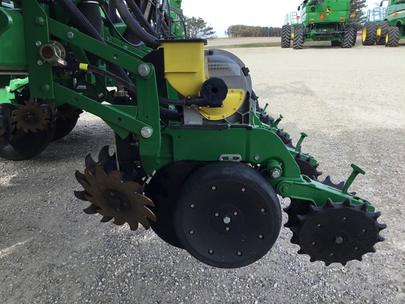 2013 John Deere 1770NT CCS Planter
