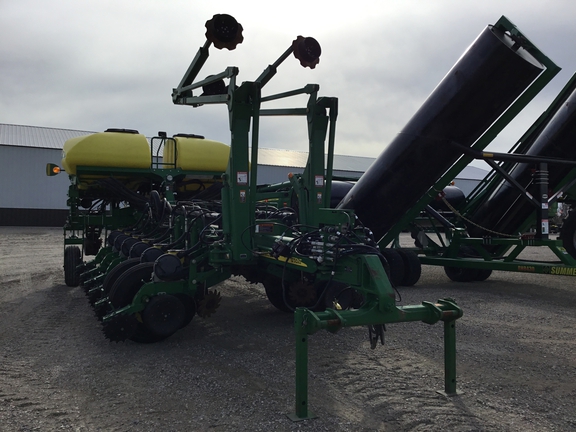2013 John Deere 1770NT CCS Planter