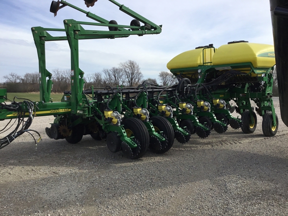2013 John Deere 1770NT CCS Planter